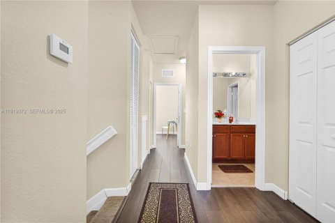 Touwnhouse à vendre à Miami, Floride: 4 chambres, 174.28 m2 № 1974423 - photo 29