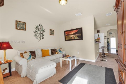 Touwnhouse à vendre à Miami, Floride: 4 chambres, 174.28 m2 № 1974423 - photo 17