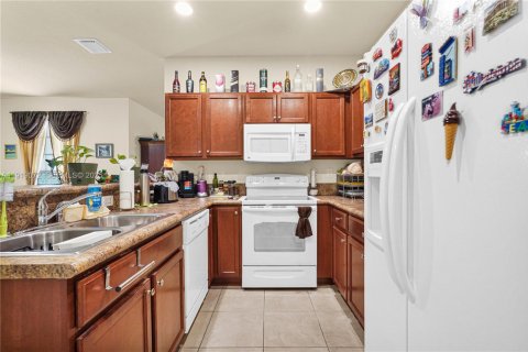 Touwnhouse à vendre à Miami, Floride: 4 chambres, 174.28 m2 № 1974423 - photo 13