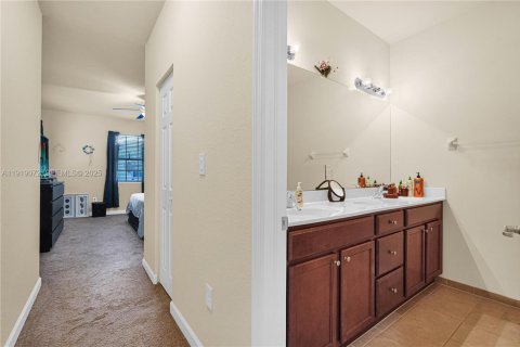 Touwnhouse à vendre à Miami, Floride: 4 chambres, 174.28 m2 № 1974423 - photo 16