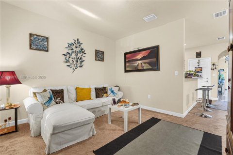 Touwnhouse à vendre à Miami, Floride: 4 chambres, 174.28 m2 № 1974423 - photo 18