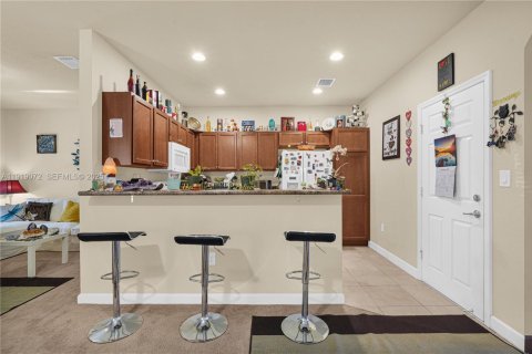 Touwnhouse à vendre à Miami, Floride: 4 chambres, 174.28 m2 № 1974423 - photo 9