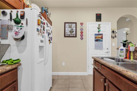 Touwnhouse à vendre à Miami, Floride: 4 chambres, 174.28 m2 № 1974423 - photo 3