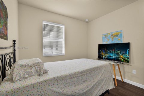 Touwnhouse à vendre à Miami, Floride: 4 chambres, 174.28 m2 № 1974423 - photo 20