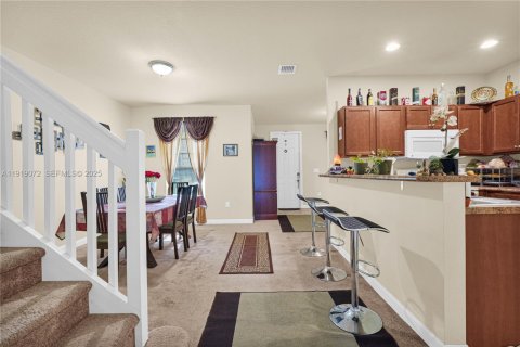 Touwnhouse à vendre à Miami, Floride: 4 chambres, 174.28 m2 № 1974423 - photo 11