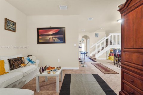 Touwnhouse à vendre à Miami, Floride: 4 chambres, 174.28 m2 № 1974423 - photo 19