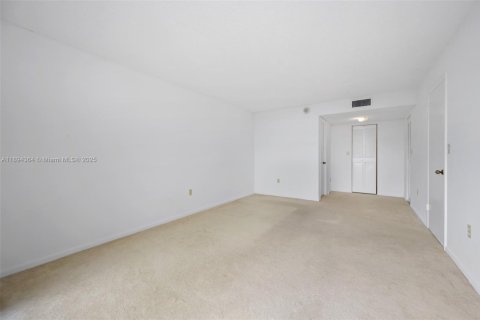 Copropriété à louer à Miami, Floride: 2 chambres, 116.78 m2 № 1945972 - photo 15