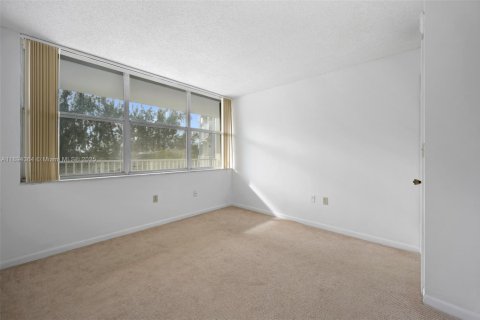 Copropriété à louer à Miami, Floride: 2 chambres, 116.78 m2 № 1945972 - photo 10