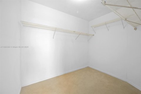 Copropriété à louer à Miami, Floride: 2 chambres, 116.78 m2 № 1945972 - photo 17