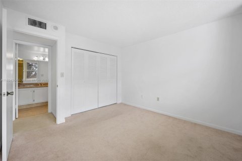 Copropriété à louer à Miami, Floride: 2 chambres, 116.78 m2 № 1945972 - photo 11