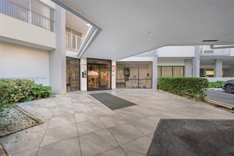 Copropriété à louer à Miami, Floride: 2 chambres, 116.78 m2 № 1945972 - photo 2