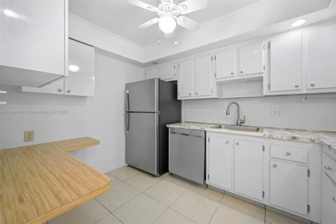 Copropriété à louer à Miami, Floride: 2 chambres, 116.78 m2 № 1945972 - photo 8