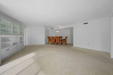 Copropriété à louer à Miami, Floride: 2 chambres, 116.78 m2 № 1945972 - photo 6