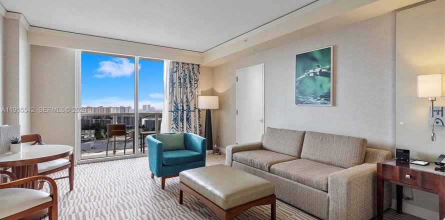 Студия в кондо в Санни-Айлс-Бич, Флорида № 2009591