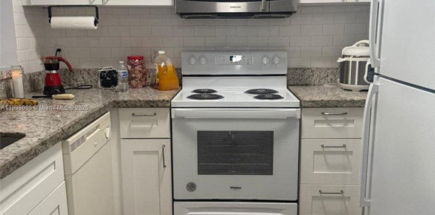 Кондоминиум с 2 спальнями в Катлер-Бей, Флорида № 1949859