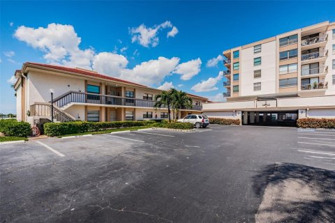 Condominio en alquiler en Saint Petersburg, Florida, 2 dormitorios, 82.68 m2 № 840339 - foto 28