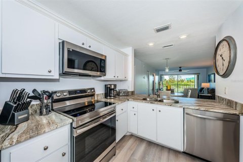 Condominio en alquiler en Saint Petersburg, Florida, 2 dormitorios, 82.68 m2 № 840339 - foto 3
