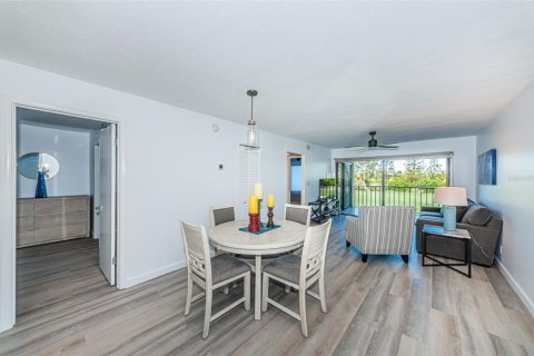 Condominio en alquiler en Saint Petersburg, Florida, 2 dormitorios, 82.68 m2 № 840339 - foto 5