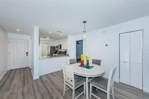 Condominio en alquiler en Saint Petersburg, Florida, 2 dormitorios, 82.68 m2 № 840339 - foto 7