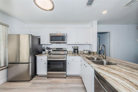 Condominio en alquiler en Saint Petersburg, Florida, 2 dormitorios, 82.68 m2 № 840339 - foto 4