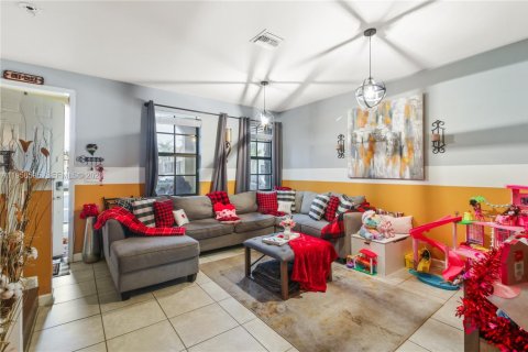 Adosado en venta en Homestead, Florida, 3 dormitorios, 130.25 m2 № 2020907 - foto 8