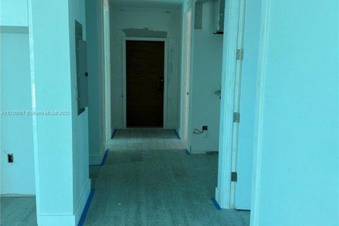House in Hallandale Beach, Florida 3 bedrooms, 102.19 sq.m. № 1865153 - photo 13