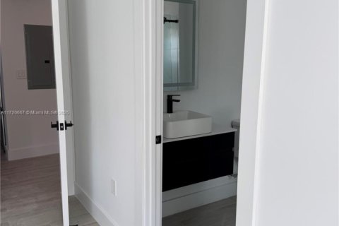 Casa en alquiler en Hallandale Beach, Florida, 3 dormitorios, 102.19 m2 № 1865153 - foto 22