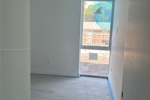 House in Hallandale Beach, Florida 3 bedrooms, 102.19 sq.m. № 1865153 - photo 11