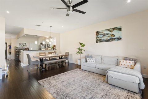 Condominio en venta en Orlando, Florida, 3 dormitorios, 156.26 m2 № 2142532 - foto 7
