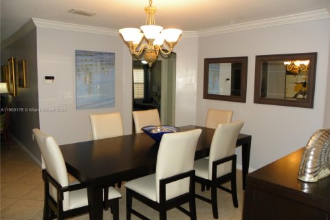 Adosado en alquiler en Miami, Florida, 3 dormitorios, 177.35 m2 № 1953437 - foto 7