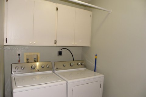 Adosado en alquiler en Miami, Florida, 3 dormitorios, 177.35 m2 № 1953437 - foto 17