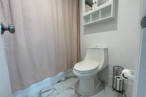 Condominio en venta en Fort Lauderdale, Florida, 1 dormitorio, 95.88 m2 № 1934205 - foto 14