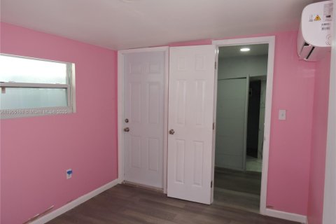 Villa ou maison à louer à Hialeah, Floride: 2 chambres, 69.68 m2 № 1955796 - photo 10