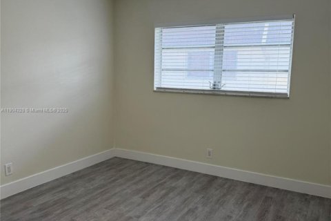 Condominio en alquiler en Pembroke Pines, Florida, 2 dormitorios, 85.66 m2 № 1956484 - foto 9