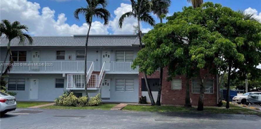 Condominio en Pembroke Pines, Florida, 2 dormitorios  № 1956484