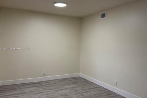 Condominio en alquiler en Pembroke Pines, Florida, 2 dormitorios, 85.66 m2 № 1956484 - foto 5