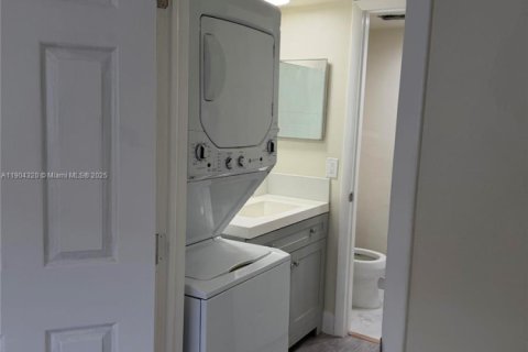 Condominio en alquiler en Pembroke Pines, Florida, 2 dormitorios, 85.66 m2 № 1956484 - foto 11