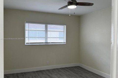 Condominio en alquiler en Pembroke Pines, Florida, 2 dormitorios, 85.66 m2 № 1956484 - foto 10