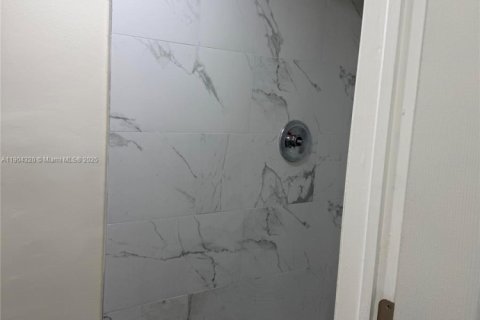 Condominio en alquiler en Pembroke Pines, Florida, 2 dormitorios, 85.66 m2 № 1956484 - foto 12