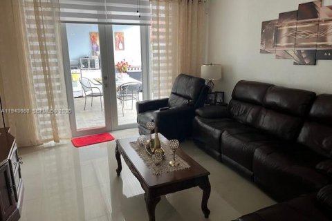 Townhouse in Hialeah, Florida 3 bedrooms, 121.14 sq.m. № 2390091 - photo 8