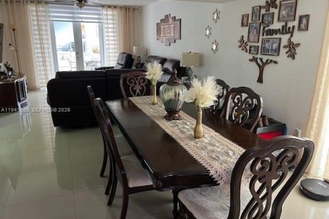 Townhouse in Hialeah, Florida 3 bedrooms, 121.14 sq.m. № 2390091 - photo 6