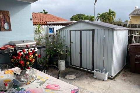 Townhouse in Hialeah, Florida 3 bedrooms, 121.14 sq.m. № 2390091 - photo 16
