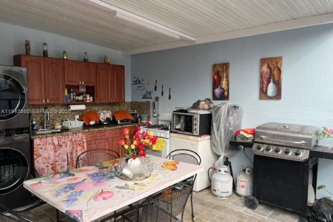 Townhouse in Hialeah, Florida 3 bedrooms, 121.14 sq.m. № 2390091 - photo 14