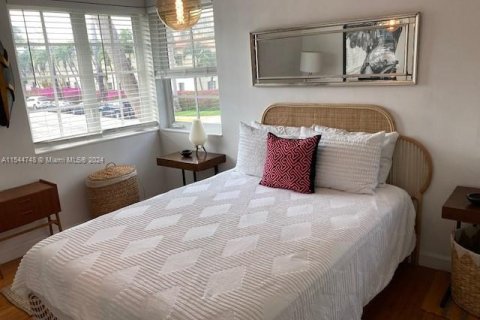 Condo in Miami Beach, Florida, 1 bedroom  № 1859709 - photo 10