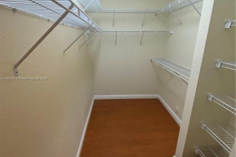 House in Miramar, Florida 3 bedrooms, 161.56 sq.m. № 1779176 - photo 17