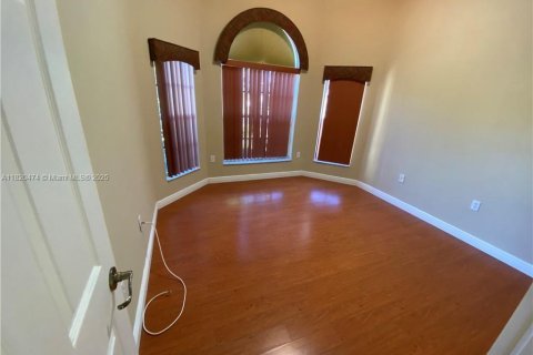 House in Miramar, Florida 3 bedrooms, 161.56 sq.m. № 1779176 - photo 22