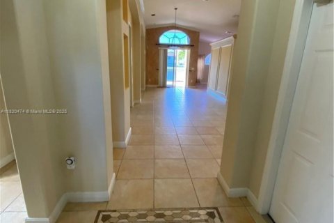 House in Miramar, Florida 3 bedrooms, 161.56 sq.m. № 1779176 - photo 6
