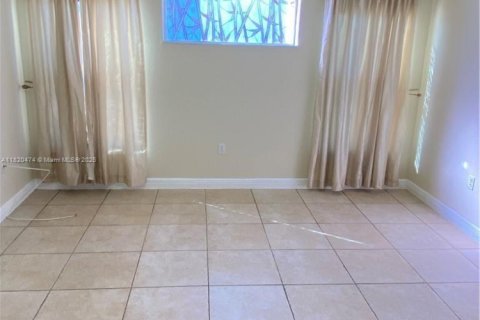 House in Miramar, Florida 3 bedrooms, 161.56 sq.m. № 1779176 - photo 10