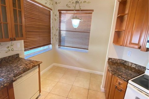 House in Miramar, Florida 3 bedrooms, 161.56 sq.m. № 1779176 - photo 13