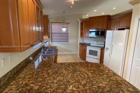 House in Miramar, Florida 3 bedrooms, 161.56 sq.m. № 1779176 - photo 11